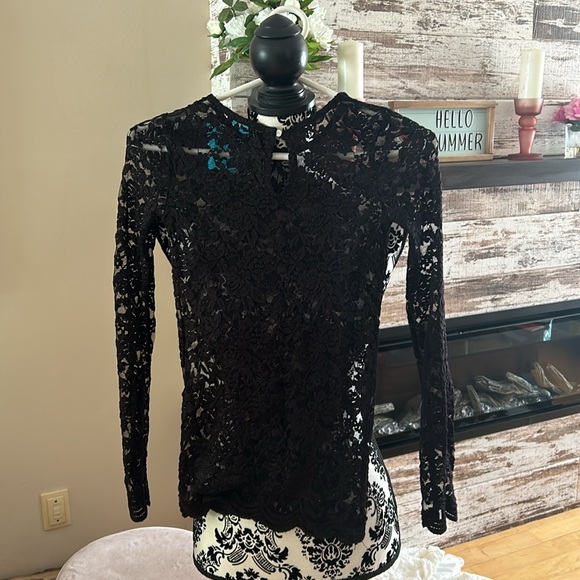 Black lace top - Picture 2 of 2